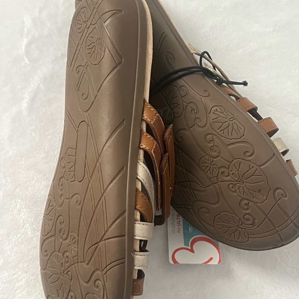 BareTraps Women's Tan and Cream Strappy Sandals, Size 11, NWT - Picture 9 of 12